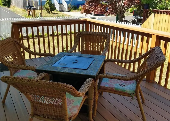 Cozy Coastal Gem!
