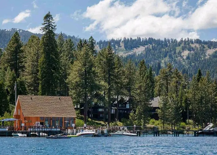 Chamberland Retreat-Hot Tub, Pool Table, Movie & Ski