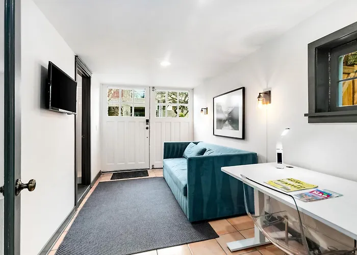 Montlake Studio In Spite House