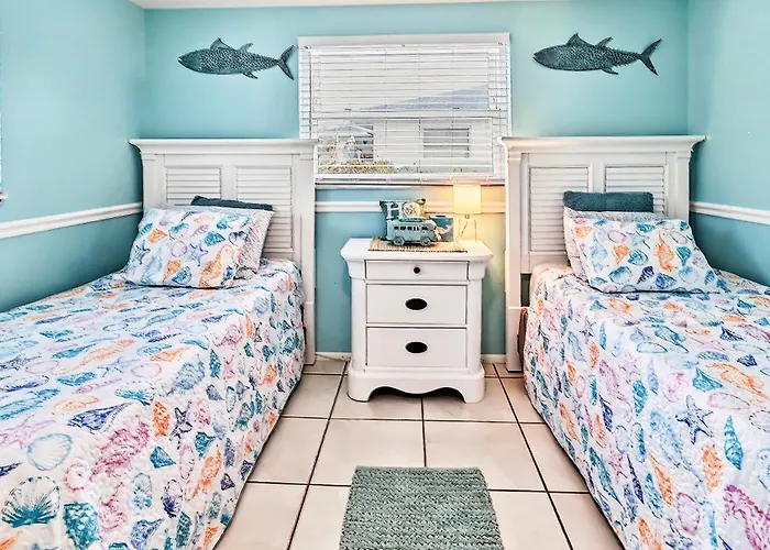 Heated Pool Villa Near Venice Beach Sleeps 6