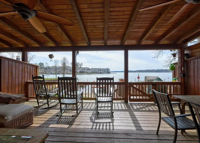Lakefront Stillwaters Villa W/Deck & Private Dock