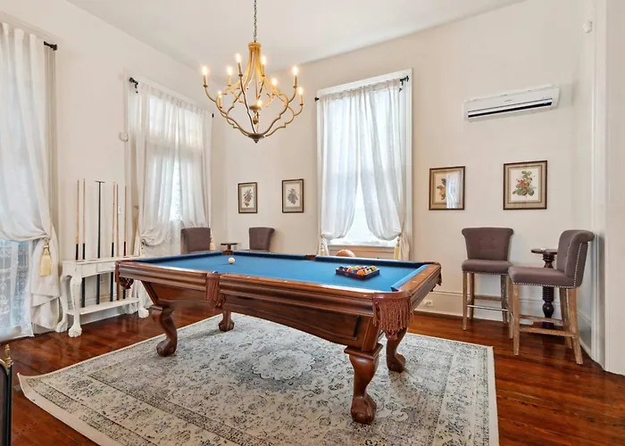 Bright Villa W Heated Pool & Pool Table 5Br 4Ba