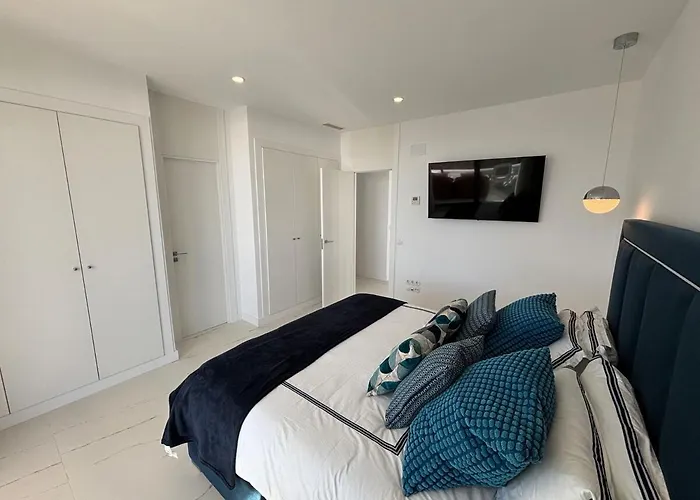 5Br Villa With Stunning Sea Views & Hot Tub - Zest