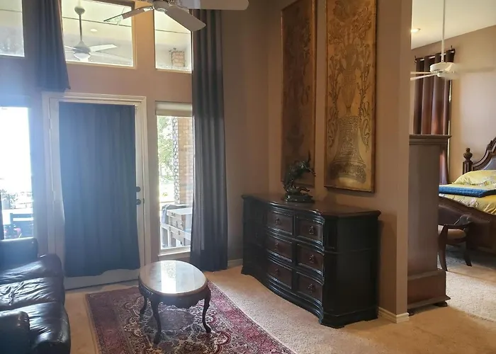 Fully Furnished Lakefront Retreat