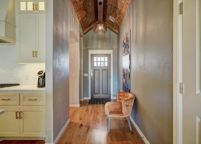 Contemporary 3B 2B Luxuriously Furnished Home