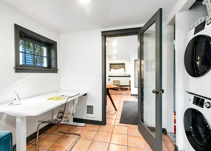 Montlake Studio In Spite House