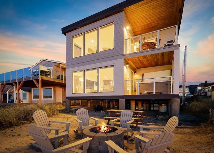 Rockaway Beach - Beach Access, Hot Tub & Fire Pit