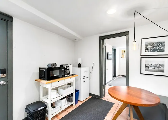 Montlake Studio In Spite House
