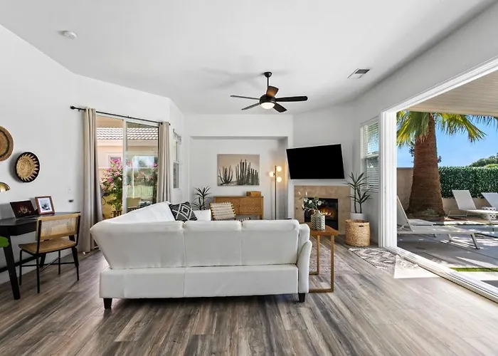 The Indio Oasis - Spacious 4 Bedroom Home With Pool & Spa!