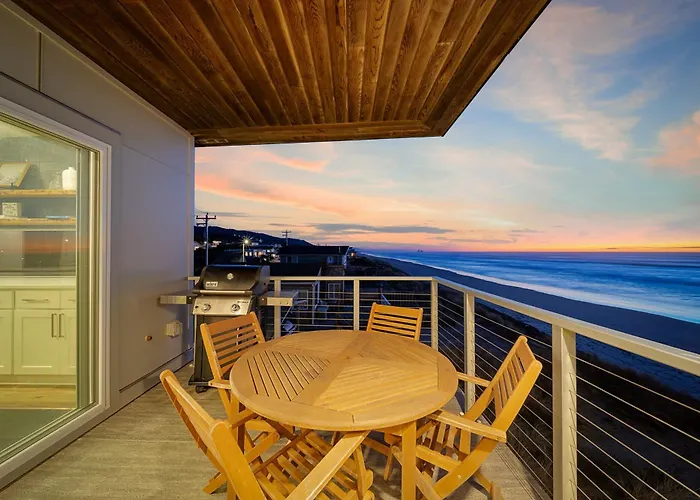 Rockaway Beach - Beach Access, Hot Tub & Fire Pit