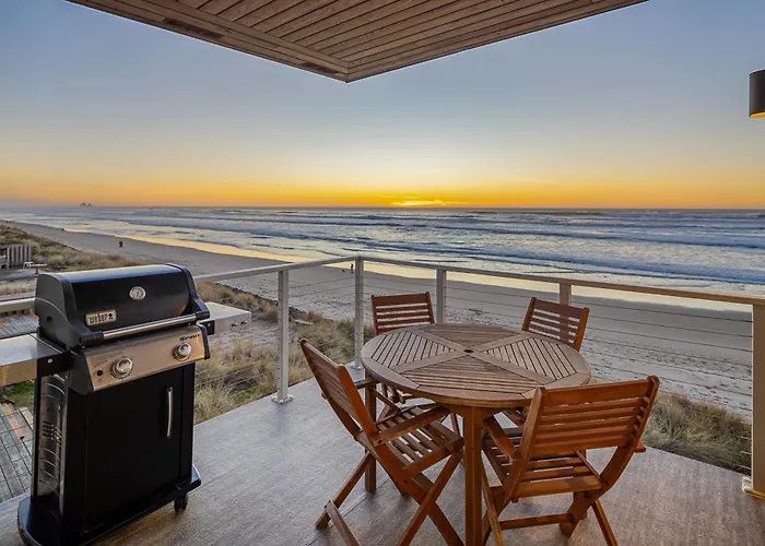 Rockaway Beach - Beach Access, Hot Tub & Fire Pit