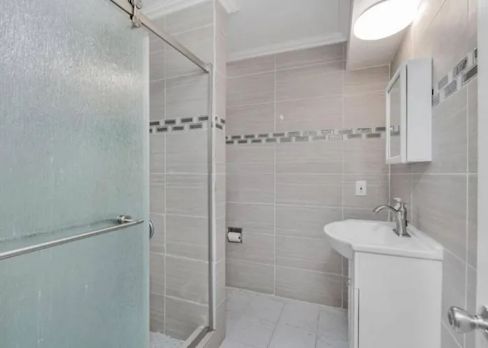Spacious Home Minutes To The Beach