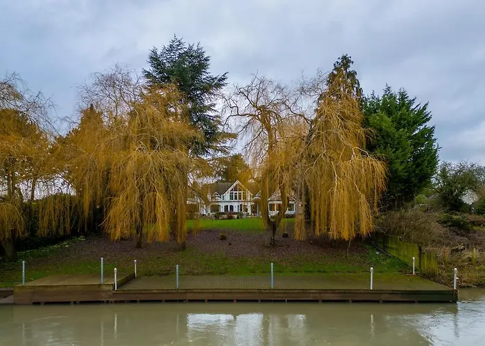 5Bdr Luxe Villa By Torr Property Group Short Lets & Serviced Accommodation With Free Parking & River View Stratford-Upon-Avon