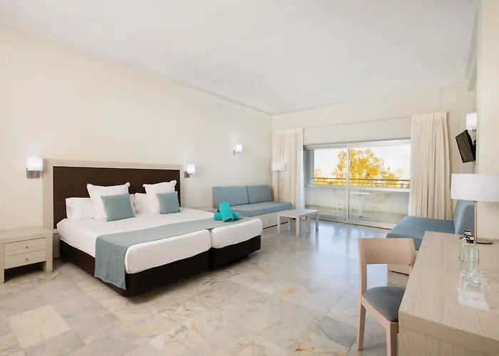 Pet Friendly hotel: Aluasun Costa Park