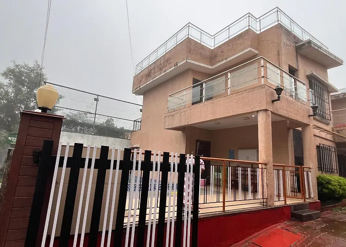 Family Hotel: Royal Villa 1 - Big Pvt Swimming Pool - 2Bhk Villa - Lonavala