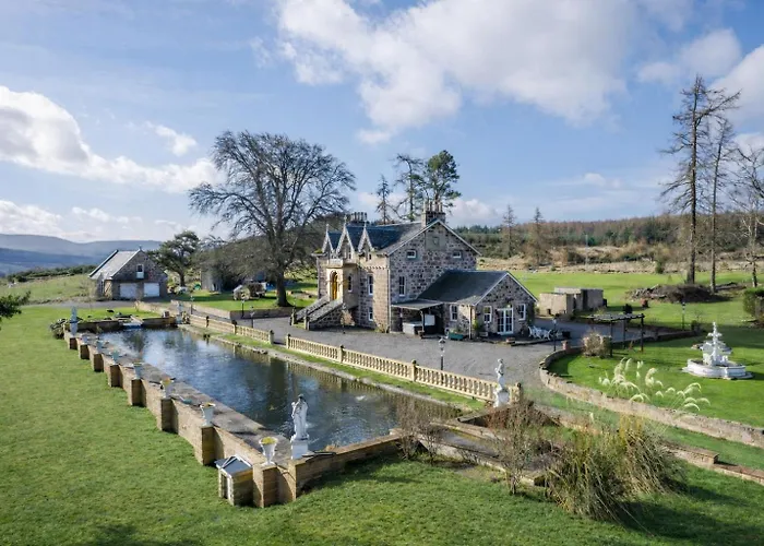 The Doune, Luxury Traditional Country House With Hot Tub