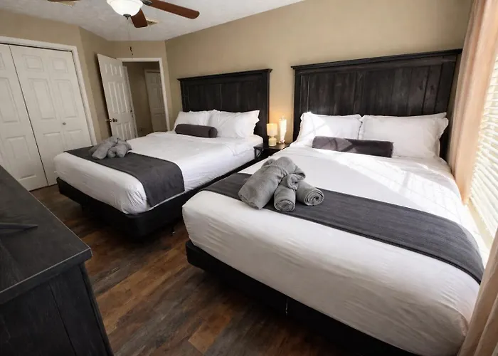 Amazing Bay Villa Near Nasa With Pool & Pool Table