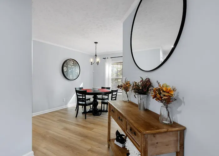 Luxe Cottage - South Chesterfield
