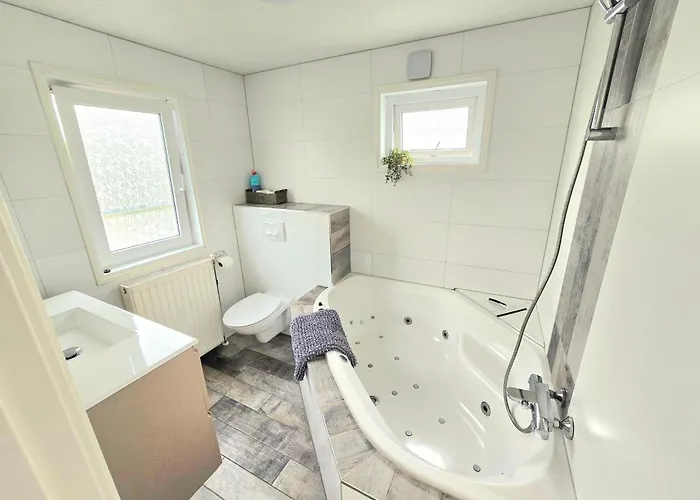 Poort Van Zeeland Aan Het Water Met Jacuzzi