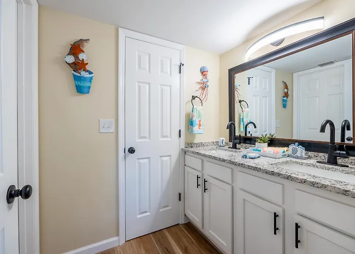 Englewood, Manasota Keys - 2 Bedroom Luxury Villa, Pool, Game Room, 6 Min To Beaches Next To Canal