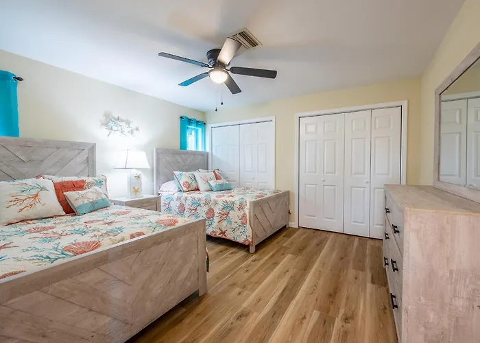Englewood, Manasota Keys - 2 Bedroom Luxury Villa, Pool, Game Room, 6 Min To Beaches Next To Canal