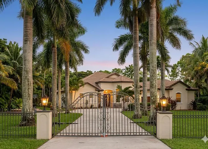 Royal Palms Villa, Pool, Spa, Private Gate, 1,5 Acre