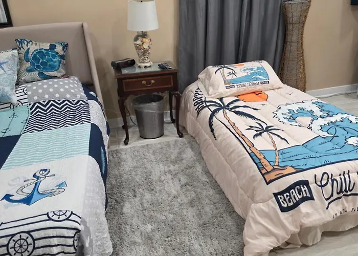 Coastal Escape Walkable, Cozy Pet-Friendly