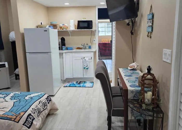 Coastal Escape Walkable, Cozy Pet-Friendly
