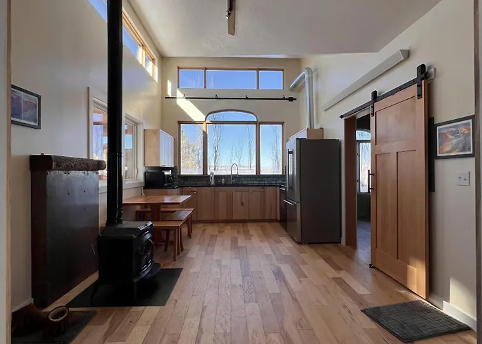Farm Stay 8 Miles N Of Bozeman With Stunning Mountain Views And Great Sunsets!