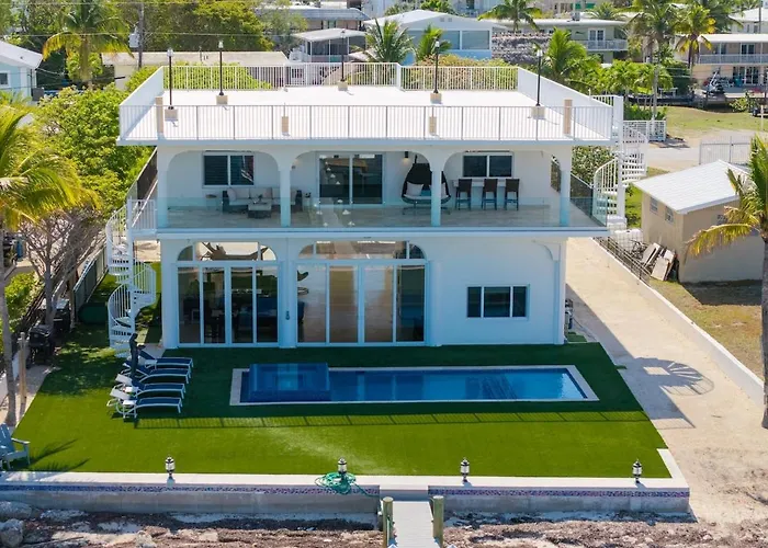 Exclusive Oceanfront Luxury Villa In The Keys