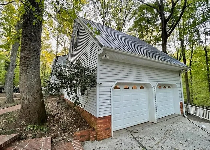 Forested Retreat A Scenic Above Garage Suite