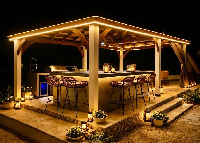 Barefoot Luxury & Private Beach Triton Beach House