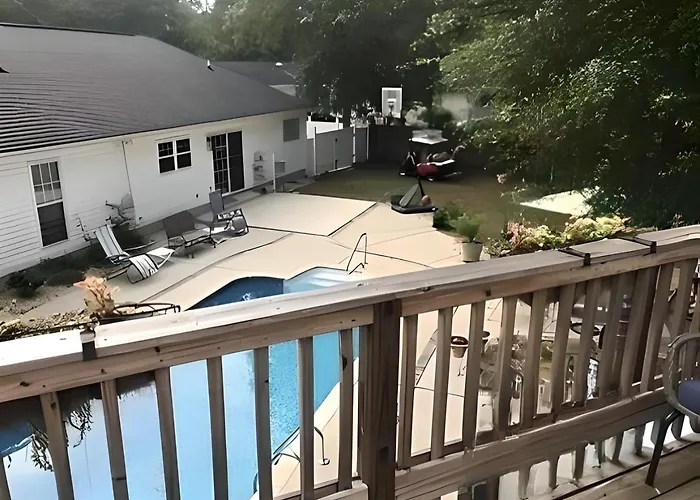 1 Bedroom Studio Cottage With Kitchenette, Pool, Golf Cart, Private Balcony, Near Beach