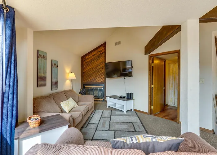 Pet-Friendly Lake Escape In Osage Beach