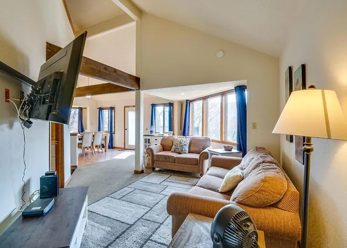 Pet-Friendly Lake Escape In Osage Beach
