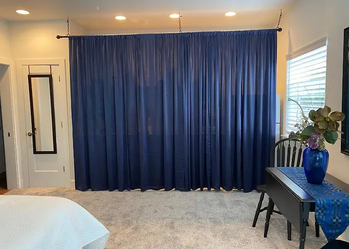 Blue Studio At Navarra Gardens