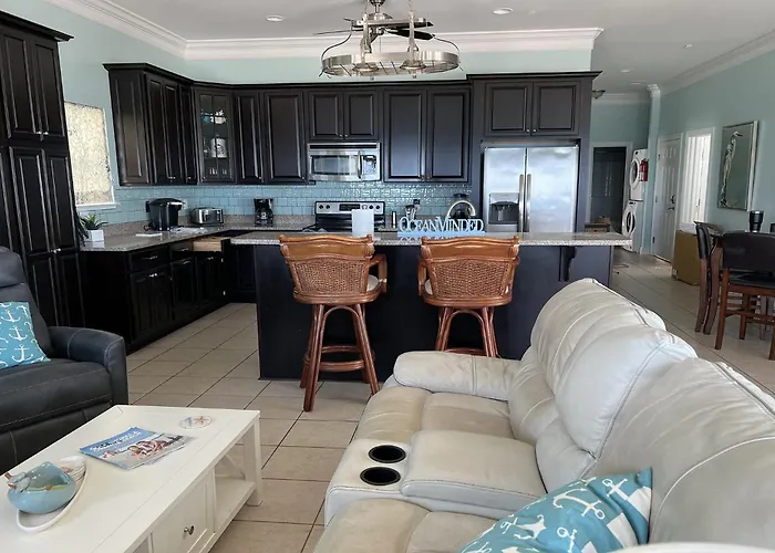 The Beach House - Enjoy Panoramic Ocean Views + Direct Beach Access