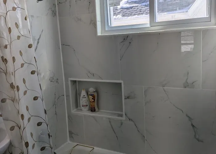 Private Room In 3-Bedroom Apartment