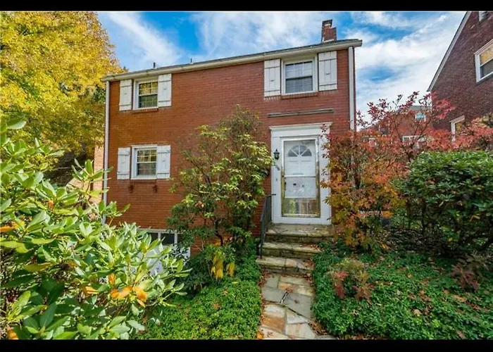 Beautiful Three Bedroom Two Bathroom One Car Garage Spacious Stylish House