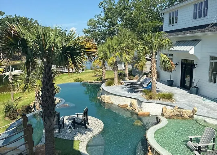 The Polaris Pointe On The Cove