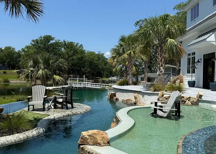 The Polaris Pointe On The Cove