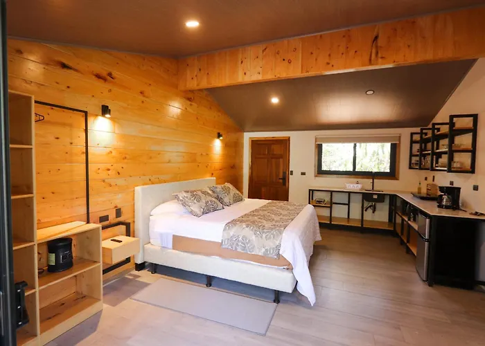 Los Pinos Cabins & Reserve