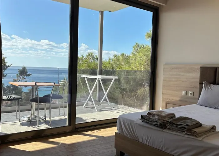 Hotel with pool: Coralli Apartments