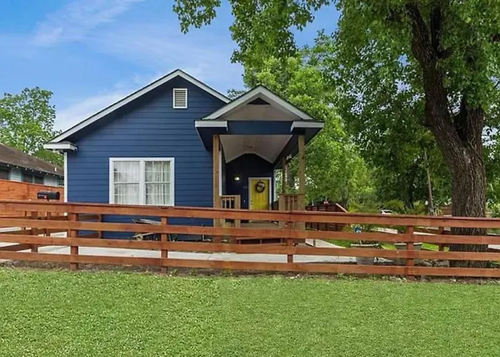 Vibrant Vacation Escape With Fast Wifi And King Bed Close To Downtown Houston!