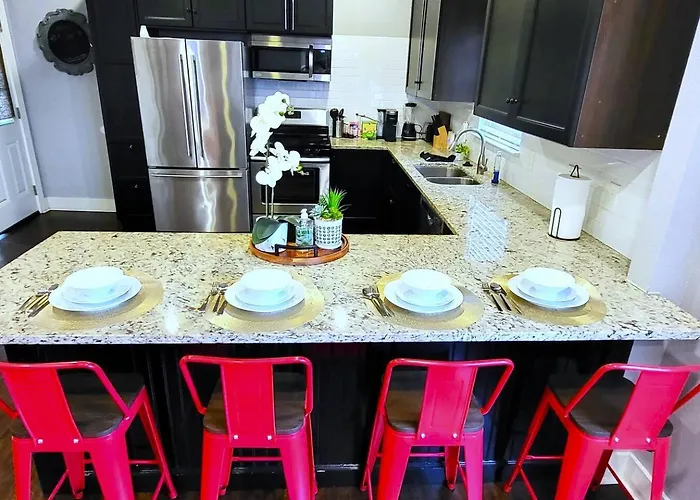 Vibrant Vacation Escape With Fast Wifi And King Bed Close To Downtown Houston!
