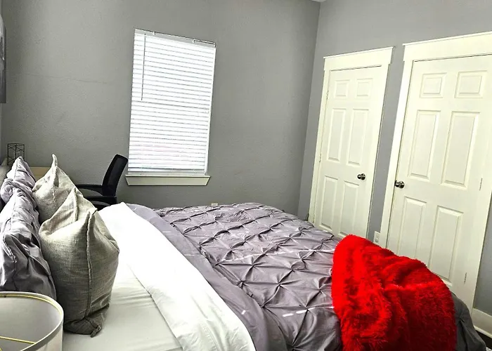 Vibrant Vacation Escape With Fast Wifi And King Bed Close To Downtown Houston!