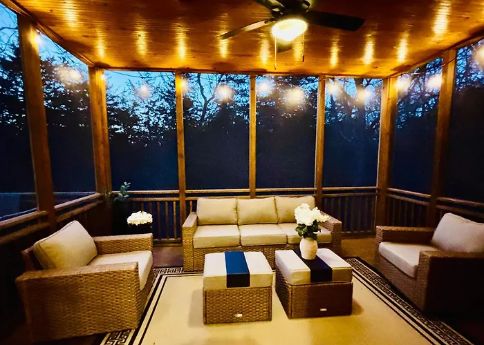 The Lodge, 'North Woods' Style, Boutique Galena Getaway!