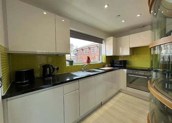 2-Bedroom Modern Home In Historic Lincoln
