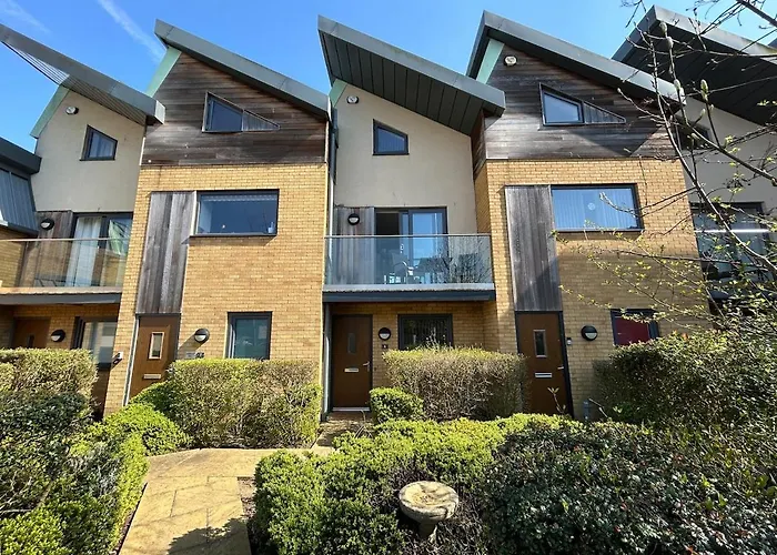 2-Bedroom Modern Home In Historic Lincoln
