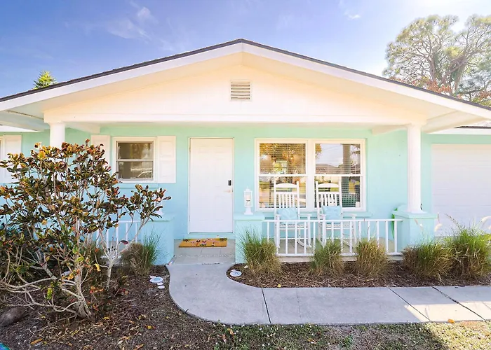 Heated Pool Villa Near Venice Beach Sleeps 6